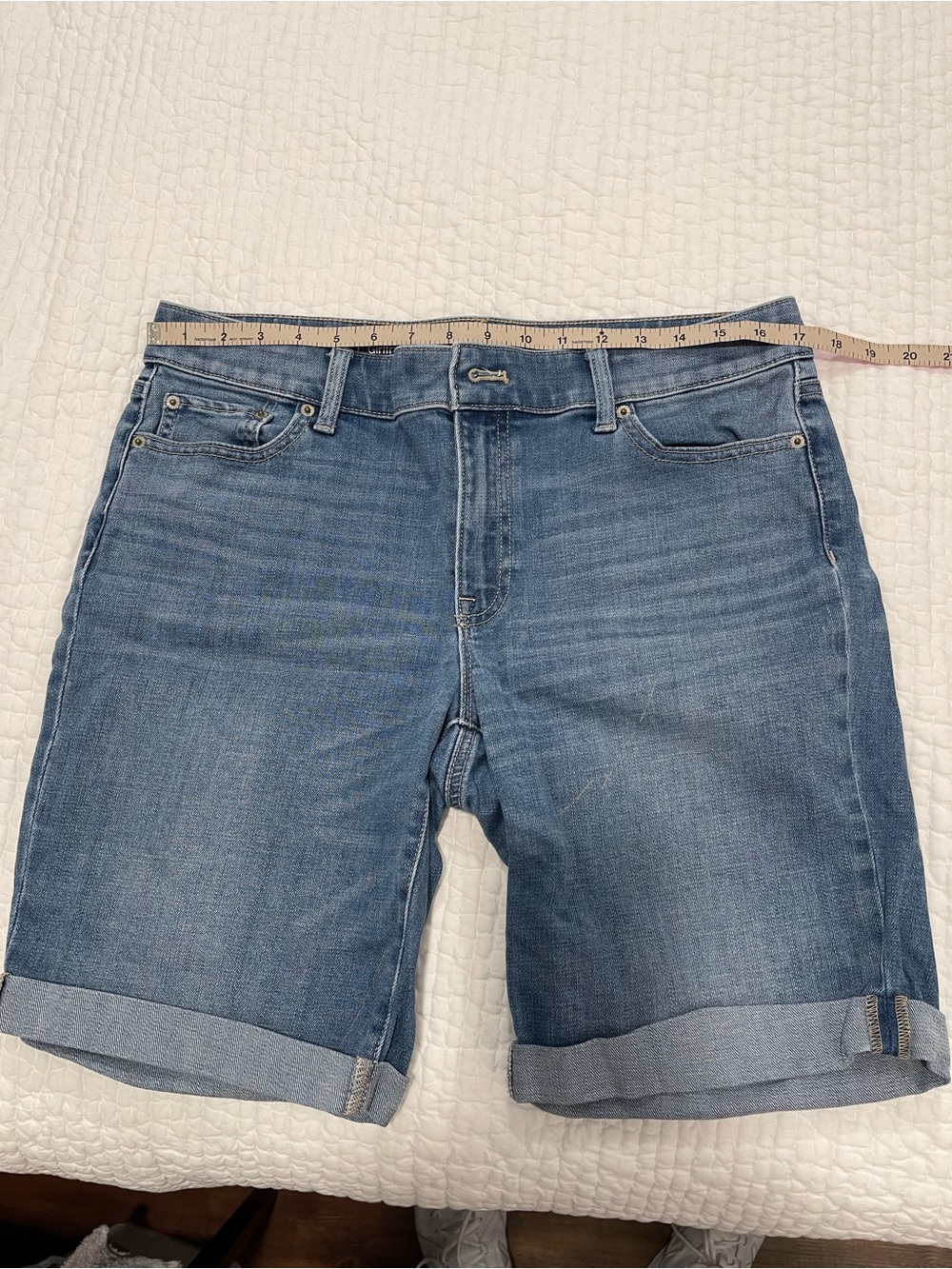 Casual Mid-Blue Denim Roll-Cuff Shorts